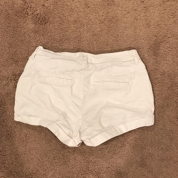 Old Navy | Everyday Short White Shorts, 2 - Picture 3 of 4